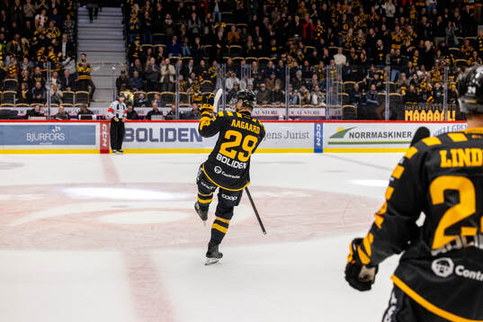 Skellefteås Mikkel Aagaard jublar