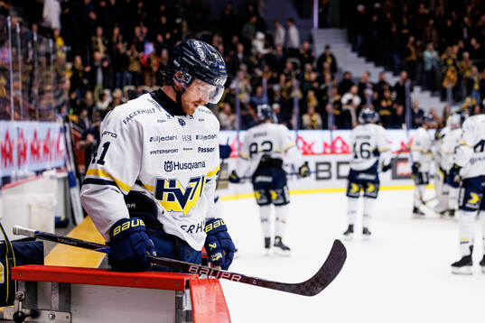HV71s Riley Woods deppar