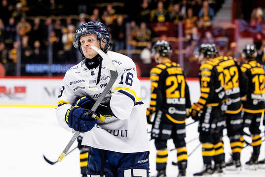 HV71s Linus Lindström deppar