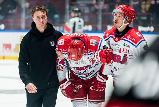 Timrås Sebastian Hartmann lämnar planen
