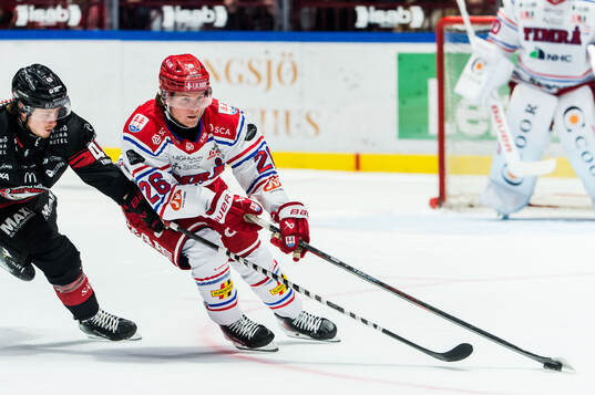 Timrås Anton Heikkinen och Malmö Redhawks Lauri Pajuniemi