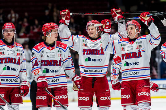 Timrås spelare jublar