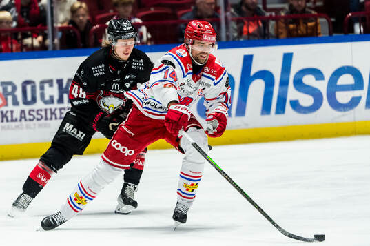 Timrås Emil Pettersson och Malmö Redhawks Lauri Pajuniemi