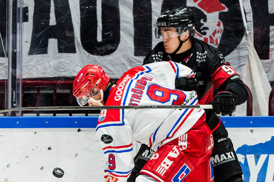 Timrås Didrik Strömberg och Malmö Redhawks Axel Sundberg