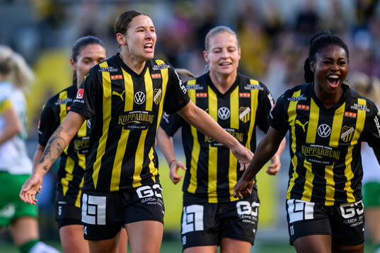Häckens Tabby Tindell jublar