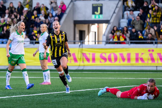 Häckens Anna Anvegård jublar