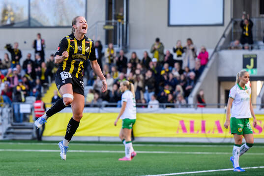 Häckens Anna Anvegård jublar