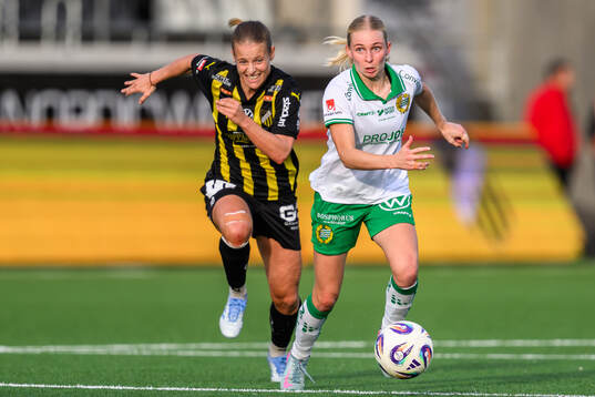 Häckens Anna Anvegård och Hammarbys Emilie Joramo
