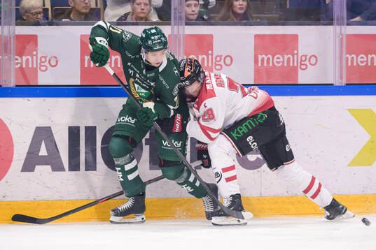 Färjestads Viktor Lodin och Örebros Linus Arnesson