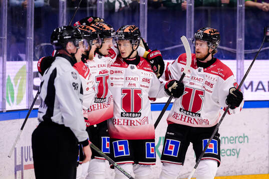 Örebros Patrik Puistola jublar