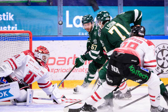Örebros målvakt Jonas Arntzen och Färjestads Radim
