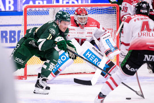 Färjestads Joakim Nygård och Örebros målvakt Jonas