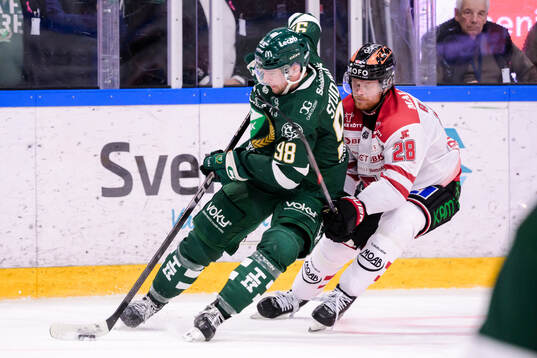 Färjestads Marian Studenic och Örebros Linus Arnesson