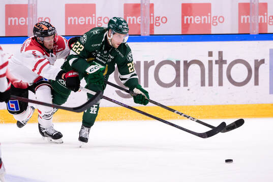 Örebros Gustav Backström och Färjestads Per Åslund