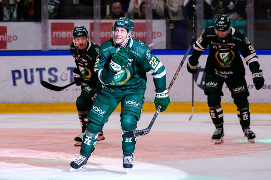 Färjestads Per Åslund jublar