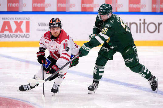 Örebros Sean Malone och Färjestads Marian Studenic