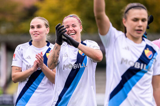 Djurgårdens Therese Åsland jublar