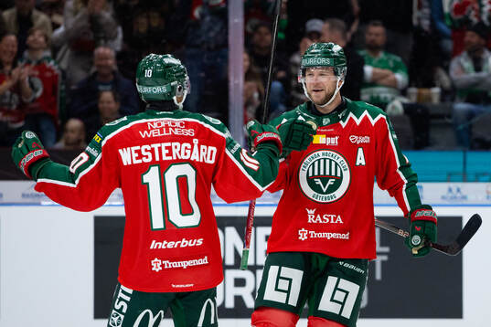 Frölundas Christian Folin jublar