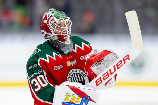 Frölundas målvakt Tobias Normann jublar