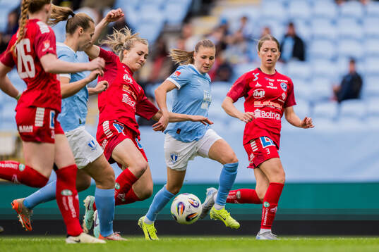 Linköpings Polly Doran och Malmö FFs Katariina Kosola