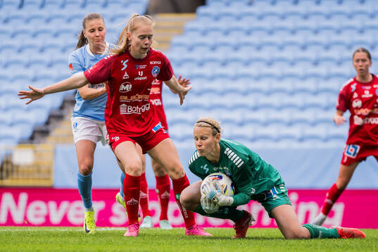 Malmö FFs Katariina Kosola och Linköpings Malin Johnsen