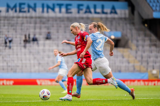 Linköpings Jonna Andersson och Malmö FFs Sara Kanutte