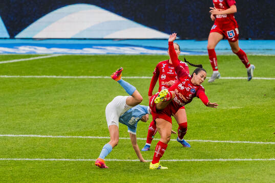 Malmö FFs Lovisa Breland och Linköpings Michelle de Jongh