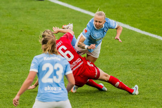 Linköpings Noor Eckhoff och Malmö FFs Nathalie Hoff