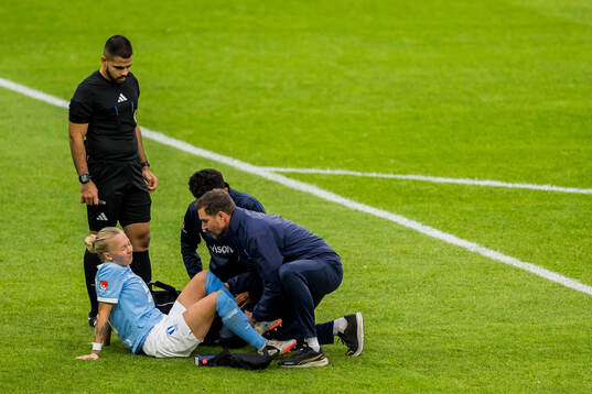 Malmö FFs Nathalie Hoff Persson får vård av medicinsk