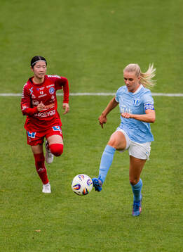 Linköpings Miu Kitamura och Malmö FFs Nellie Lilja