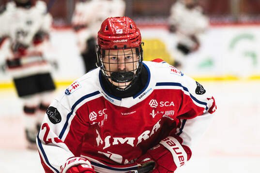 Timrås Isac Erikssonunder ishockeymatchen i U18 Nationell