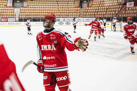 Timrås Zack Wallgren jublar