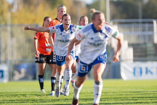 IFK Norrköping FKs Agnes Ekberg jublar