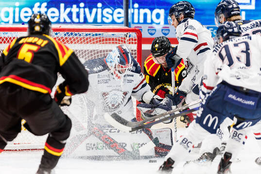 Linköpings målvakt Waltteri Ignatjew och Brynäs Johan
