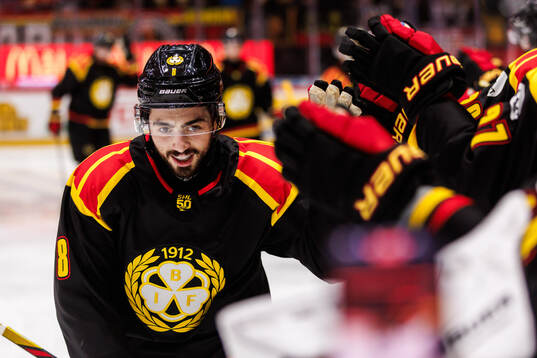 Brynäs Bobby Trivigno jublar