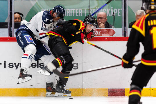 Linköpings Loke Krantz och Brynäs Bobby Trivigno