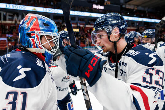 Linköpings målvakt Jesper Myrenberg och Adam Hofbauer