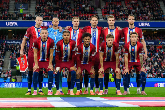 The starting eleven of Norway pose for a team photo