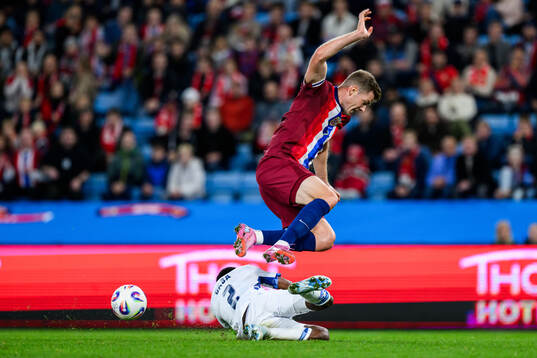 Eli Dasa of Israel and Alexander Sørloth of Norway