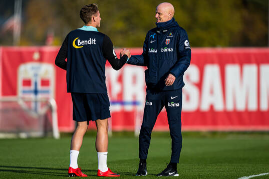 Sebastian Sebulonsen and head coach Ståle Solbakken of the