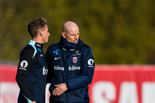 Sebastian Sebulonsen and head coach Ståle Solbakken of the