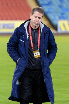 Head coach Franco Foda of Kosovo