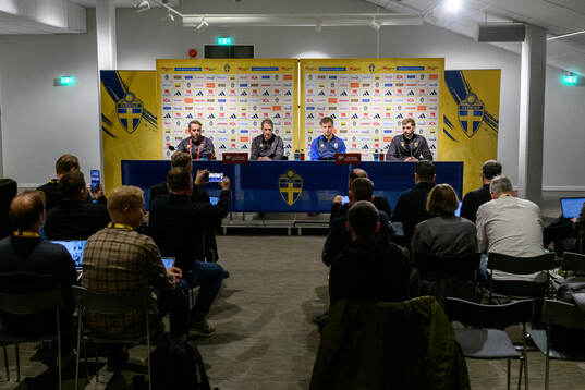 Head coach Franco Foda and Fisnik Asllani of Kosovo