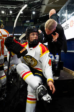 Brynäs Viivi Vainikka och assisterande tränare Josefine