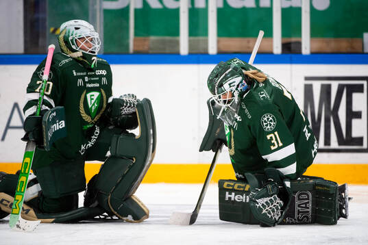 Färjestads målvakt Ellen Jonsson och målvakt Ida Boman