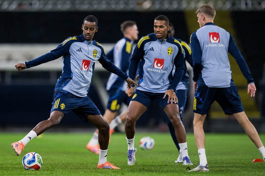 Alexander Isak and Isak Hien of the Swedish men’s