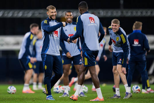 Jesper Karlström and Alexander Isak of the Swedish men’s