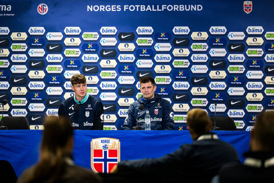 Jørgen Larsen and press officer Morten Morisbak