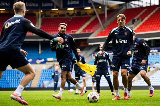 Antonio Nusa and Sander Berge of the Norwegian national