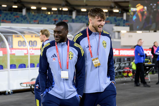 Ken Sema and goalkeeper Noel Törnqvist of Sweden